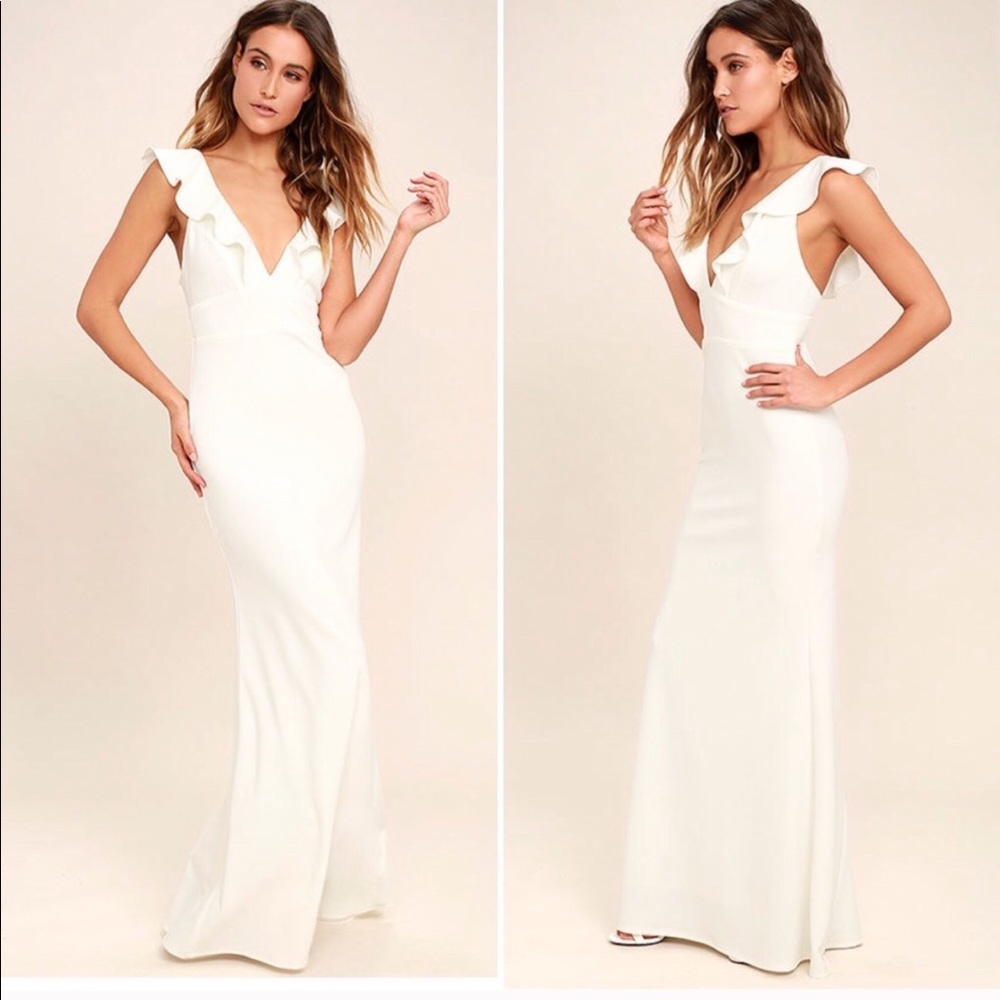 Lulus white ivory ruffle dress size xs. Wedding ?